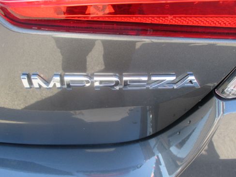 Used 2019 Subaru Impreza 2.0i Premium image 11