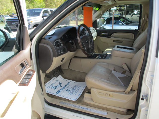 Used 2012 GMC Yukon AWD Denali image 17
