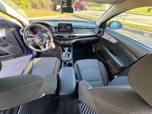 Used 2024 Kia Forte LXS image 19