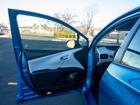 Used 2019 Toyota Prius image 17