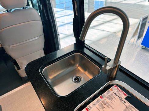 Used 2024 Mercedes-Benz Sprinter 2500 image 20