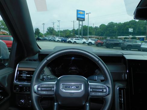Used 2025 GMC Yukon XL 2WD Denali image 2