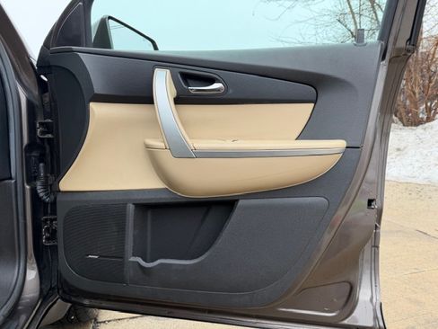 Used 2011 GMC Acadia SLT image 17