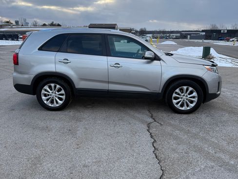 Used 2015 Kia Sorento EX image 2