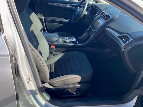 Used 2017 Ford Fusion SE image 17