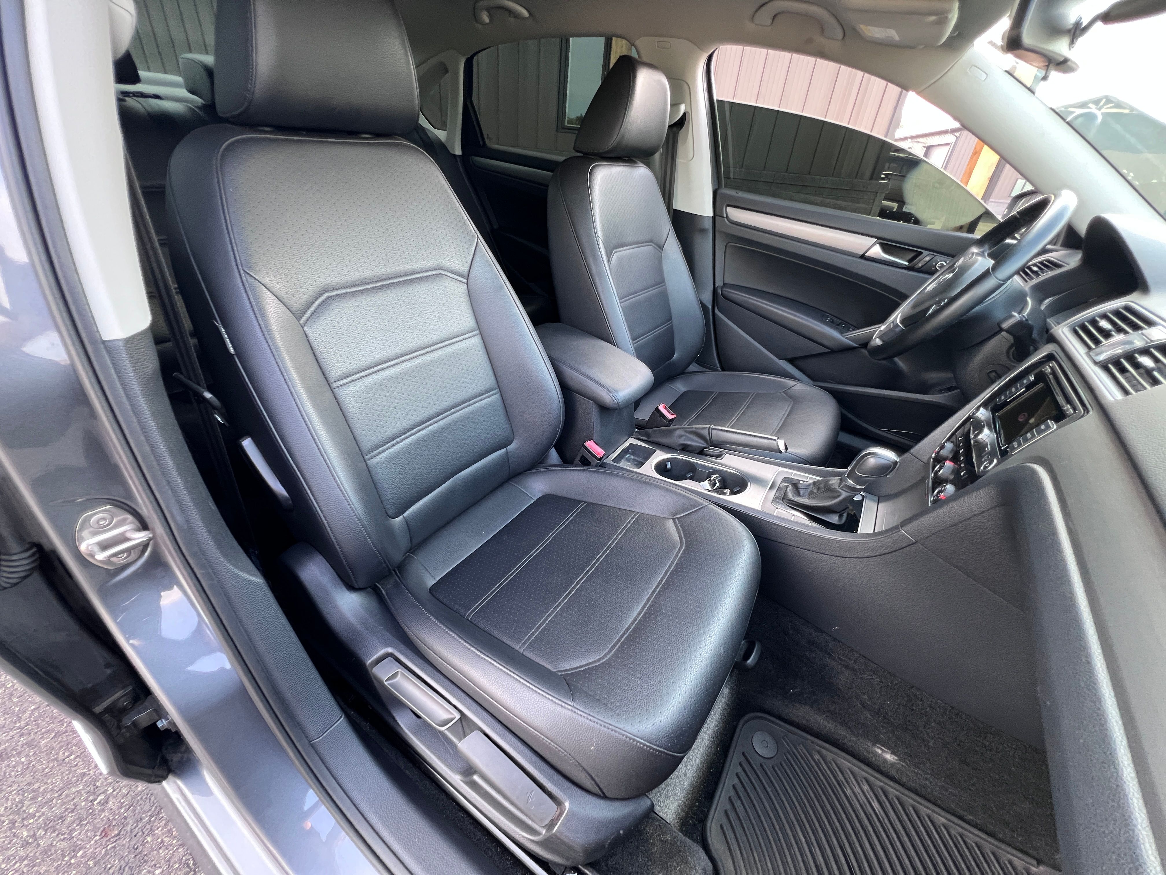 Used 2015 Volkswagen Passat TDI SE FWD image 16