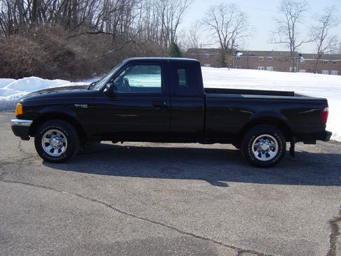Used 2003 Ford Ranger XLT image 2
