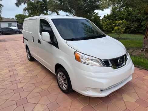 Used 2019 Nissan NV200 SV Van 4D FWD image 2
