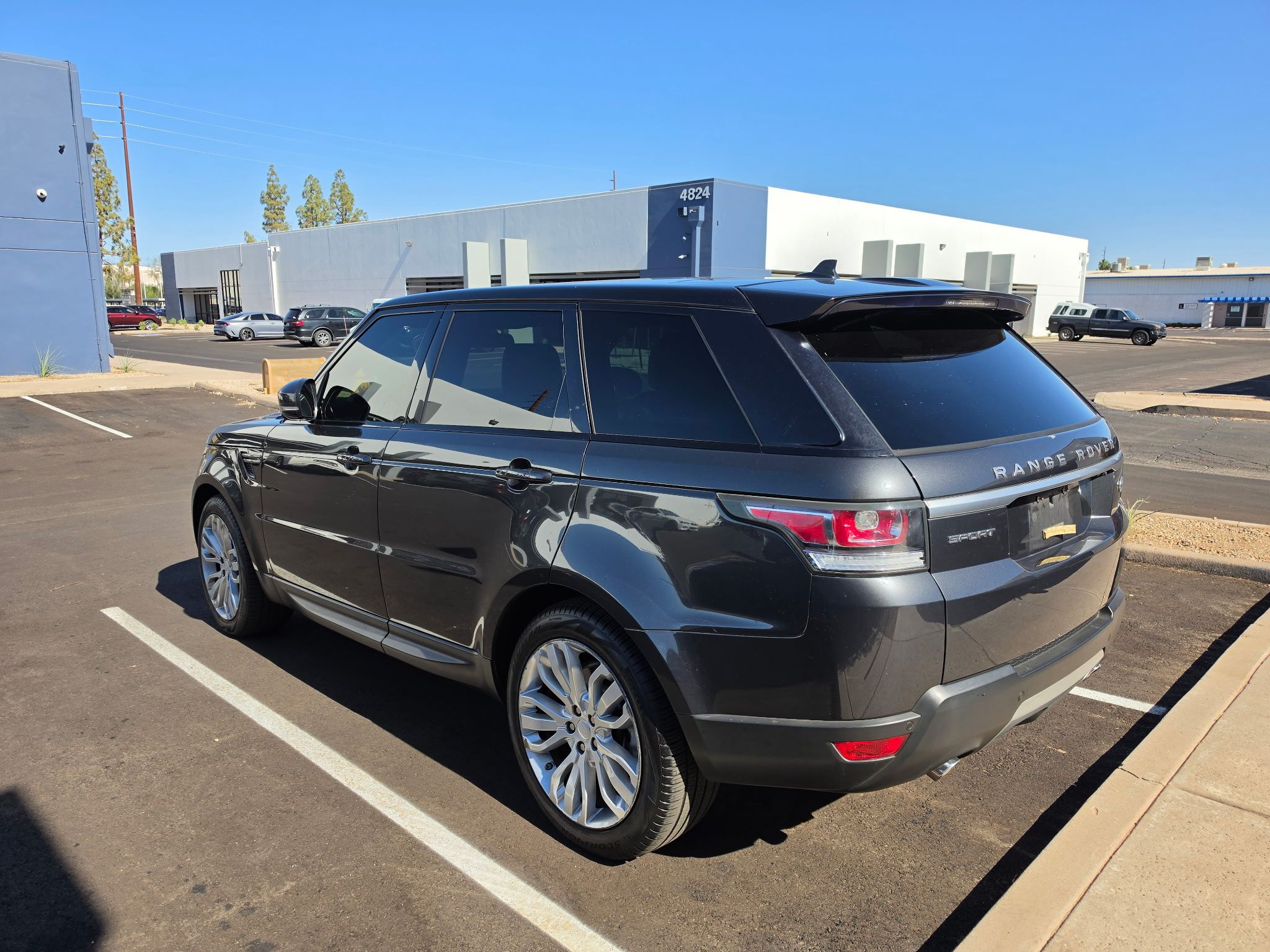 Used 2016 Land Rover Range Rover Sport SE AWD/4WD image 4