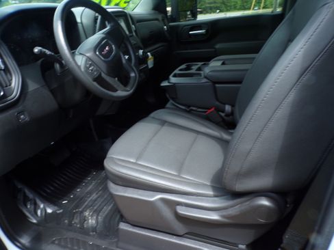Used 2025 GMC Sierra 2500 4x4 Regular Cab Pro image 9