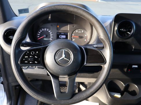 Used 2019 Mercedes-Benz Sprinter 2500 image 17