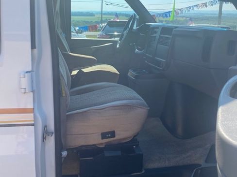 Used 2005 Chevrolet Express 2500 UNAVAIL RWD image 11