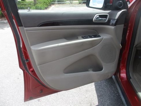 Used 2011 Jeep Grand Cherokee Laredo AWD/4WD image 18