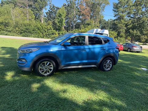 Used 2018 Hyundai Tucson FWD image 2