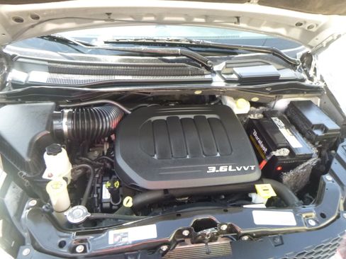 Used 2015 Dodge Grand Caravan SXT image 27