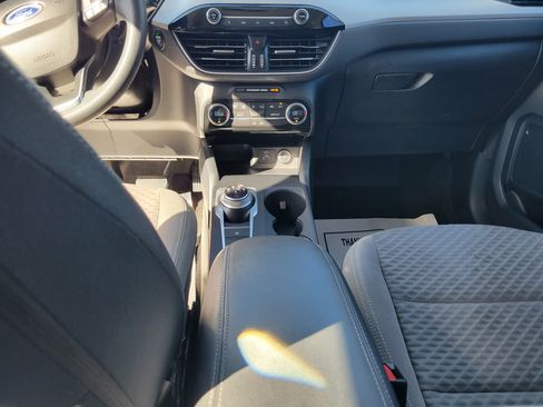 Used 2021 Ford Escape SE image 12