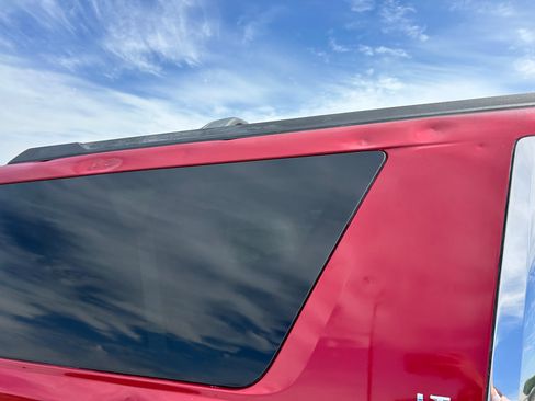 Used 2015 Chevrolet Suburban 2WD LT image 25