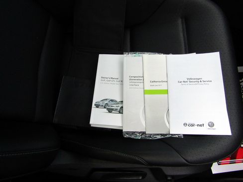 Used 2017 Volkswagen Golf FWD image 18