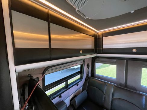 Used 2014 Mercedes-Benz Sprinter 4500 image 26