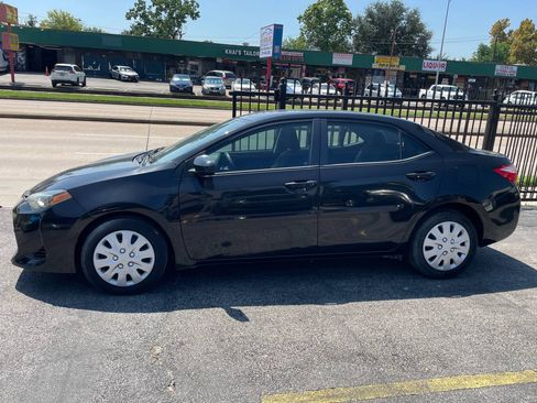 Used 2017 Toyota Corolla LE image 3