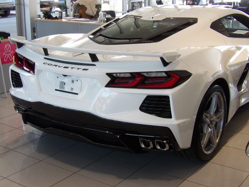 Used 2025 Chevrolet Corvette Stingray 2LT image 8