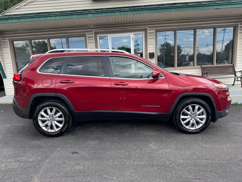 Used 2017 Jeep Cherokee 4WD Limited image 1