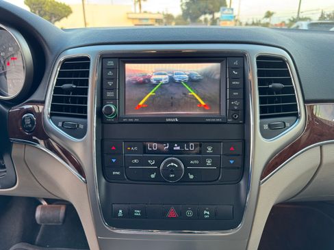 Used 2011 Jeep Grand Cherokee Limited image 26