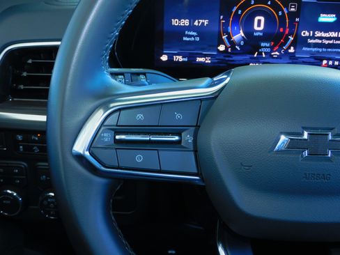 Used 2025 Chevrolet Suburban Z71 image 19