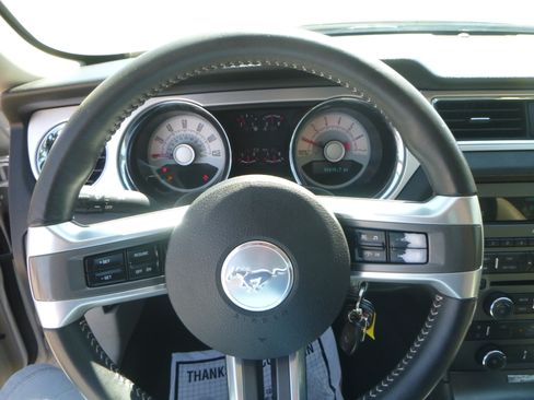 Used 2010 Ford Mustang Premium image 17