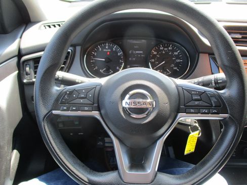 Used 2017 Nissan Rogue Sport S image 27