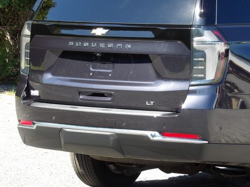 Used 2026 Chevrolet Suburban 4WD LT image 11