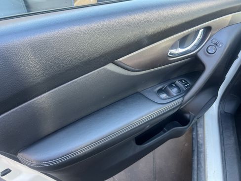 Used 2016 Nissan Rogue AWD image 18