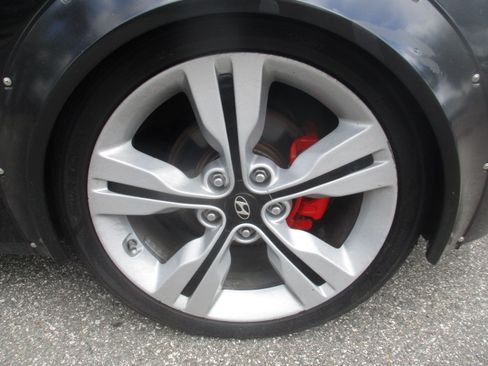 Used 2016 Hyundai Veloster FWD image 19
