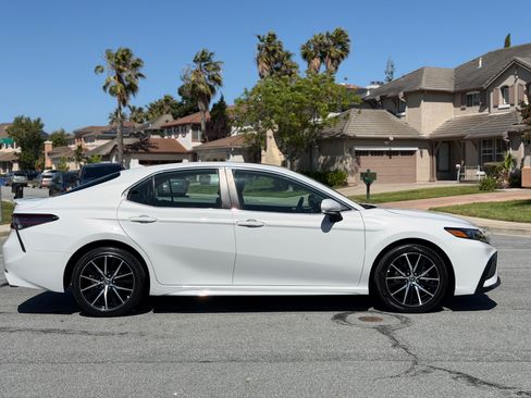 Used 2023 Toyota Camry SE w/ Nightshade FWD image 7