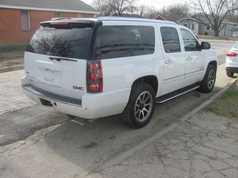 Used 2009 GMC Yukon XL Denali image 1