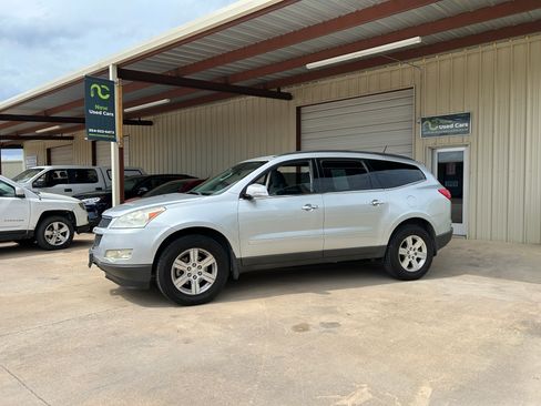 Used 2012 Chevrolet Traverse LT image 2