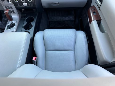 Used 2014 Toyota Sequoia Platinum image 27