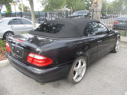 Used 2001 Mercedes-Benz CLK 320 image 9