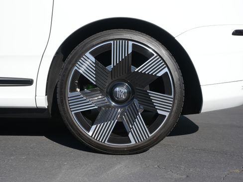 Used 2020 Rolls-Royce Cullinan Black Badge AWD/4WD image 5