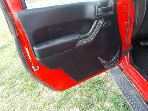 Used 2014 Jeep Wrangler Unlimited Sport image 5