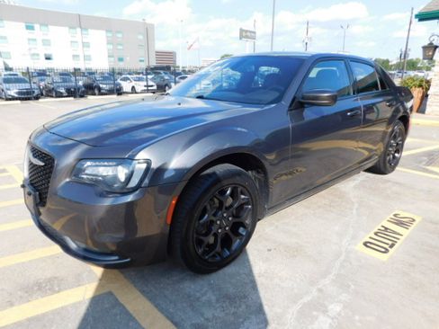 Used 2019 Chrysler 300 S AWD image 4