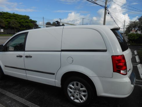 Used 2014 RAM C/V Tradesman image 6