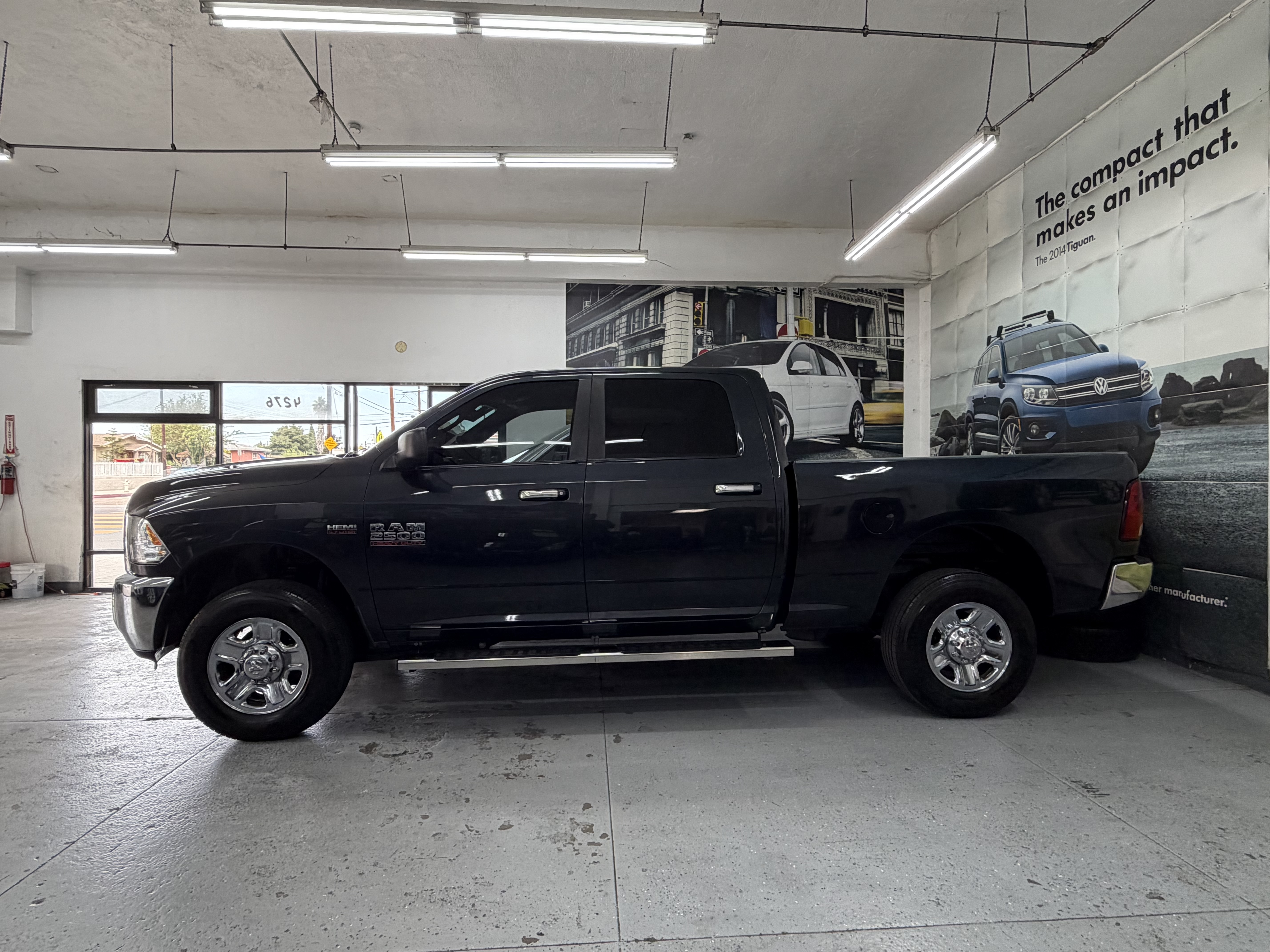 Used 2017 RAM 2500 4x4 Crew Cab SLT image 2