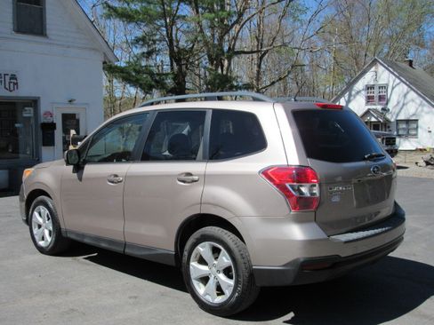 Used 2014 Subaru Forester 2.5i Premium AWD/4WD image 4