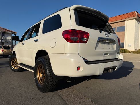 Used 2014 Toyota Sequoia Platinum image 6