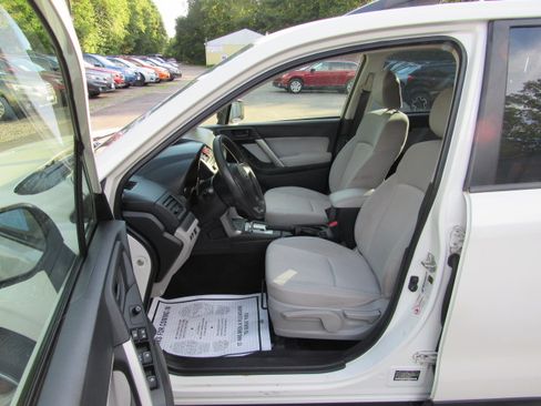 Used 2015 Subaru Forester 2.5i AWD/4WD image 15