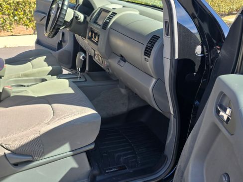Used 2011 Nissan Frontier SE image 23