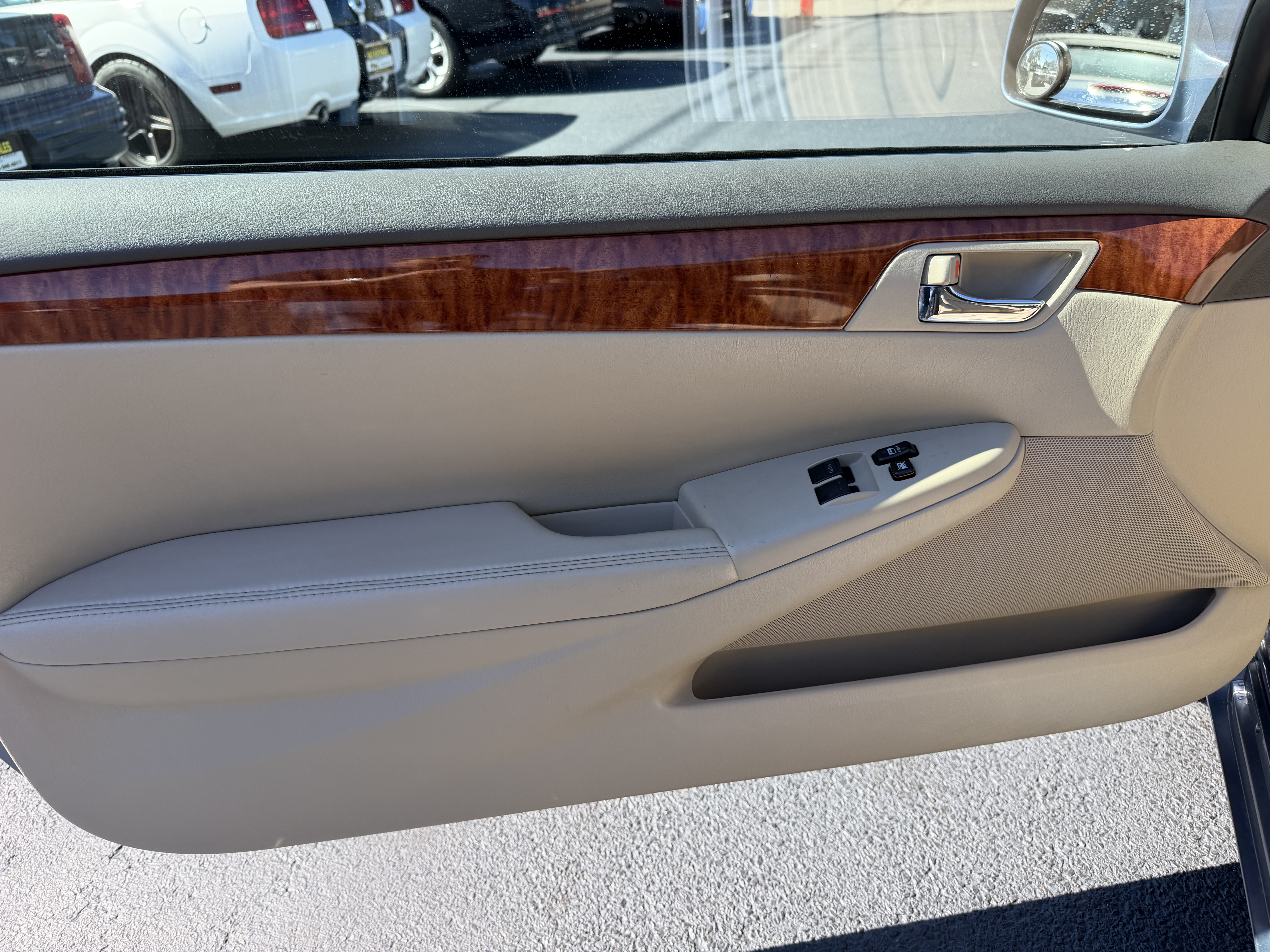 Used 2008 Toyota Solara SLE Convertible FWD image 3