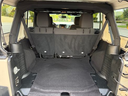 Used 2018 Jeep Wrangler Unlimited Sport S AWD/4WD image 39