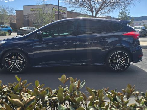 Used 2017 Ford Focus ST image 11